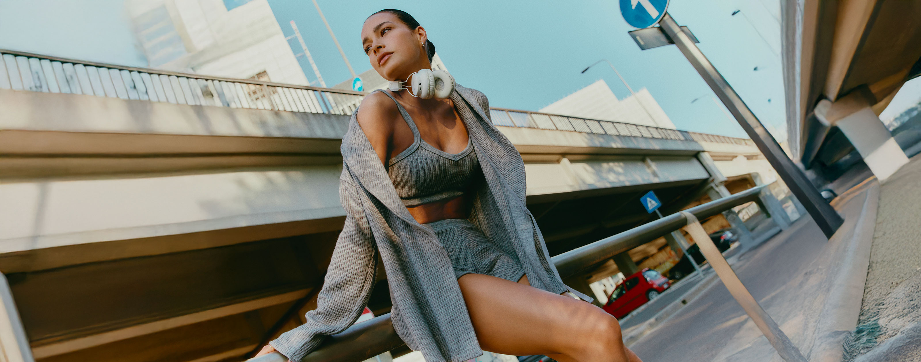 ALL_HP_EditorialHeroBanner_CW4325_loungewear_int