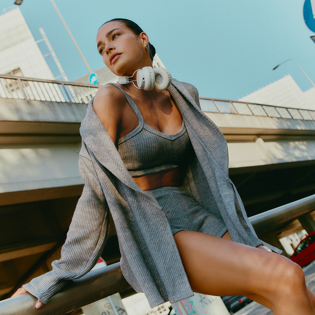 ALL_HP_EditorialHeroBanner_CW4325_loungewear_m_int