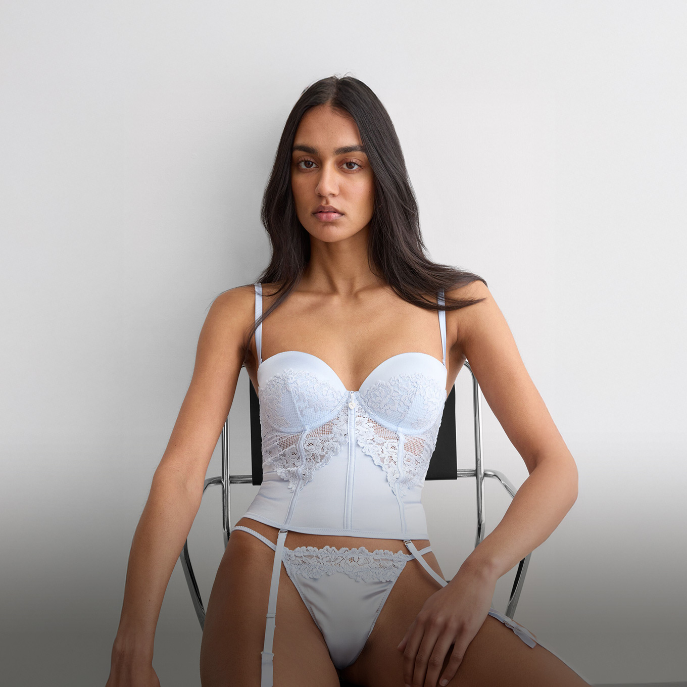 INT_WEB_HP_HeroBanner_20260312_SilkyFlowers_UA_Area01_m